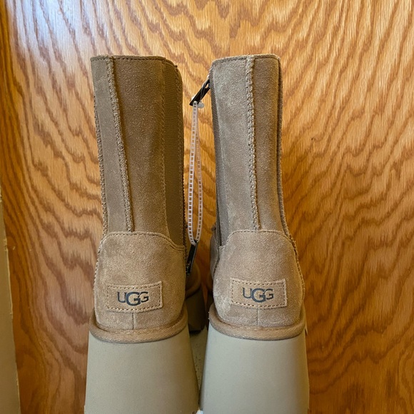UGG Women's Classic Suede Boot New size 8 10 - Picture 5 of 6